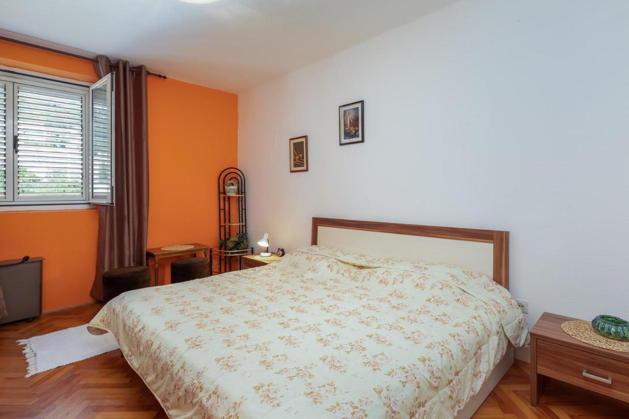 Edita - Apartment In Town Centre Makarska Exterior photo